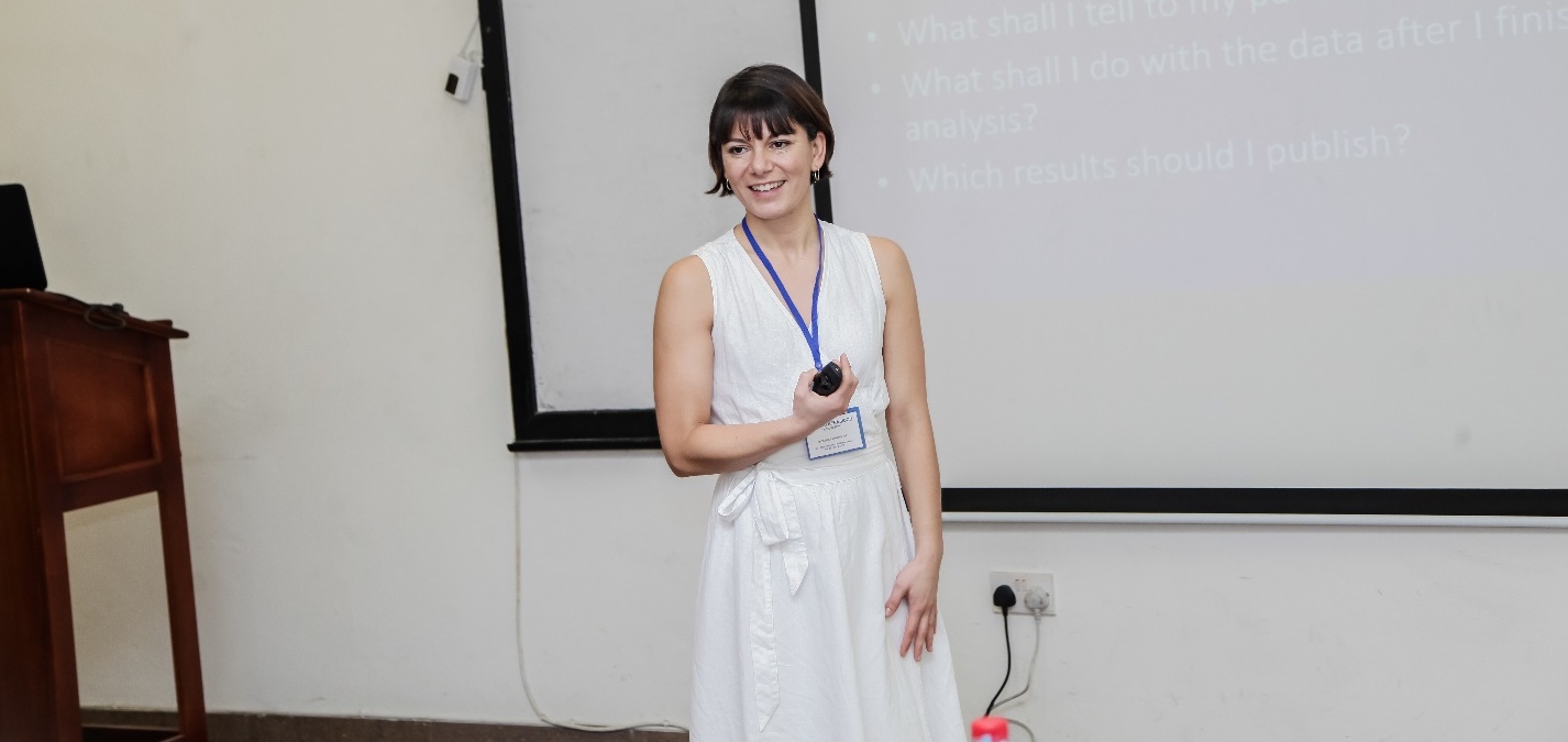 Dr Angeliki Kerasidou discussing topics with participants